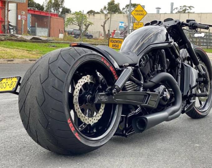 Harley-Davidson-VRod-Big-ass-Brutus-by-DGD-Custom-08