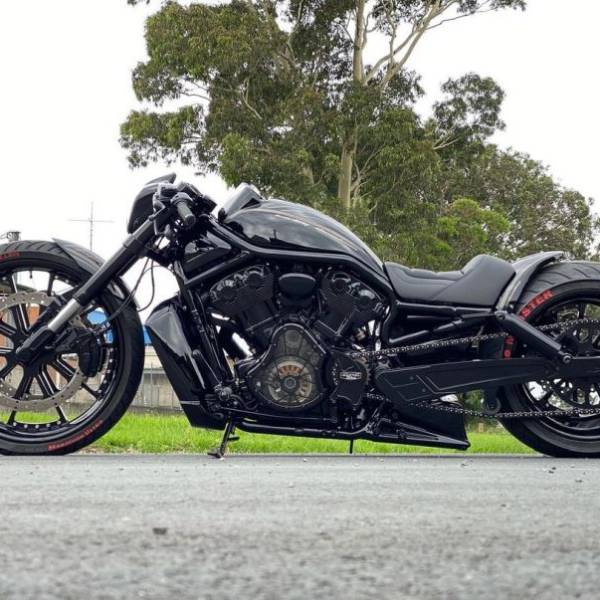 Harley-Davidson-VRod-Big-ass-Brutus-by-DGD-Custom-09