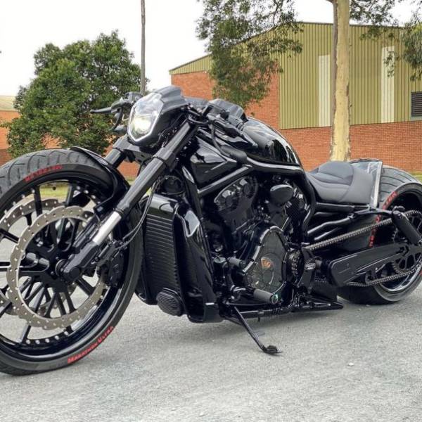 Harley-Davidson-VRod-Big-ass-Brutus-by-DGD-Custom-10